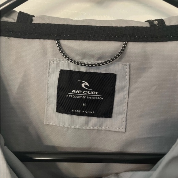 Rip Curl Hoodie Style Windbreaker - Picture 4 of 8
